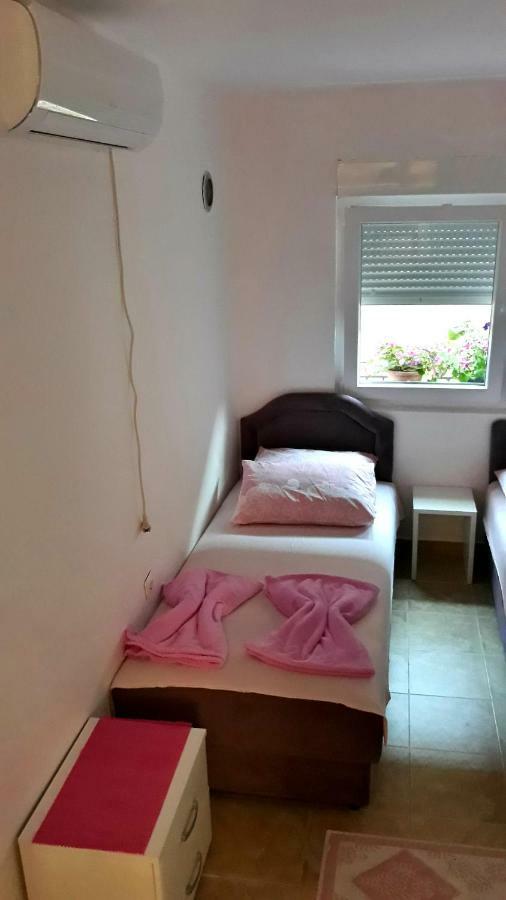 Apartman Tatjana Sutomore Buitenkant foto