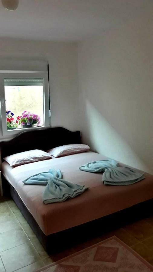 Apartman Tatjana Sutomore Buitenkant foto