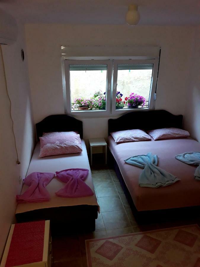 Apartman Tatjana Sutomore Buitenkant foto